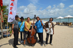 Маде Дегу и Махараджа с музыкантами